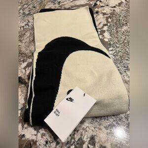 Nike Scarf NWT
